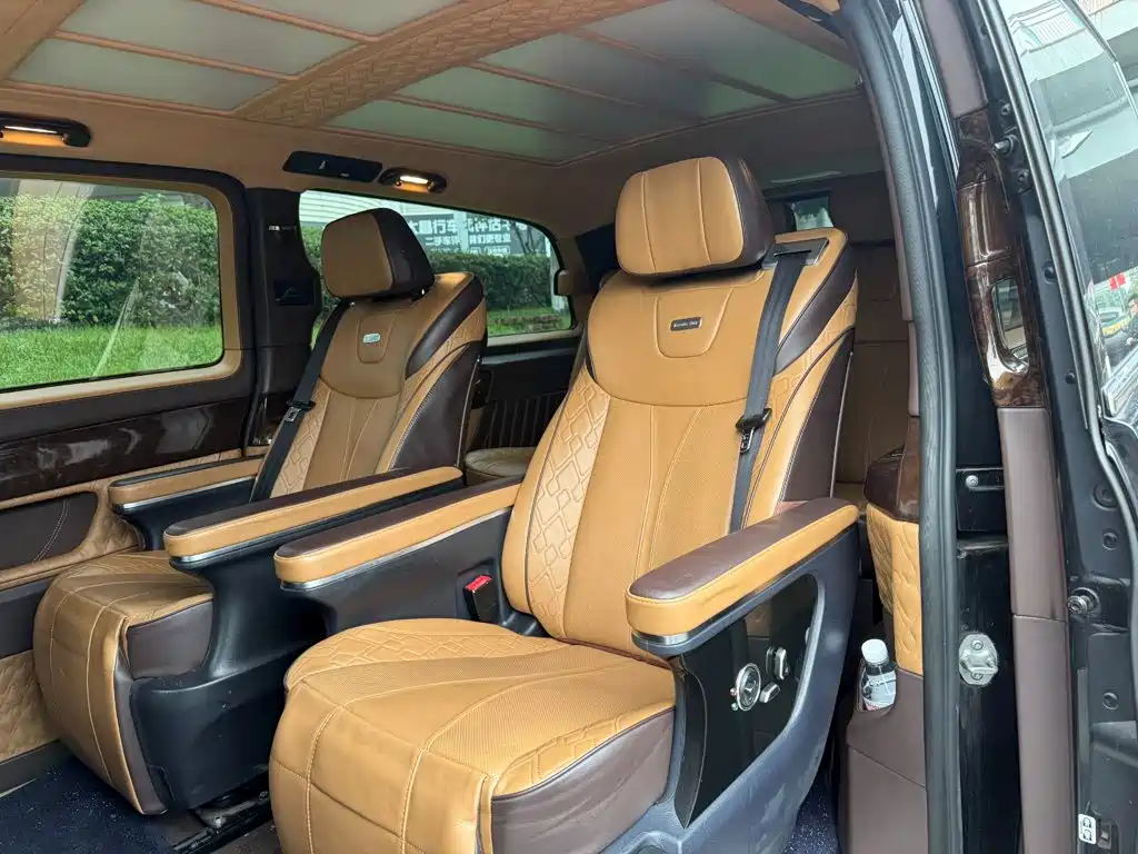 Mercedes-Benz V-Class (Import) — миниатюра 12