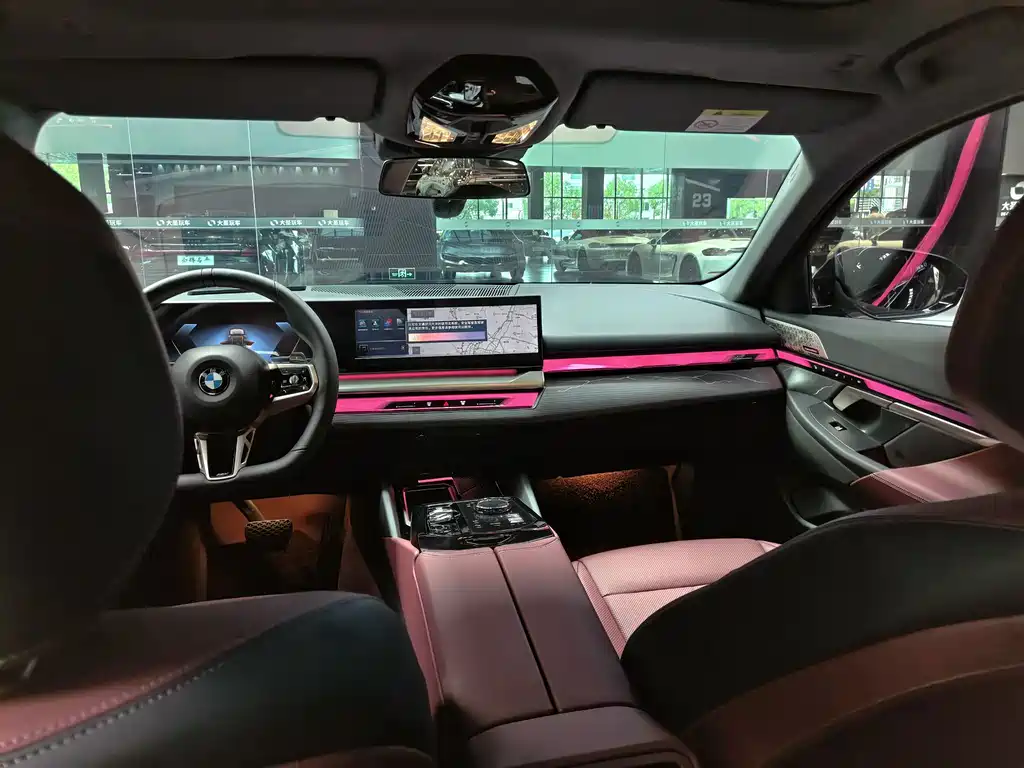 BMW 5 Series — миниатюра 7