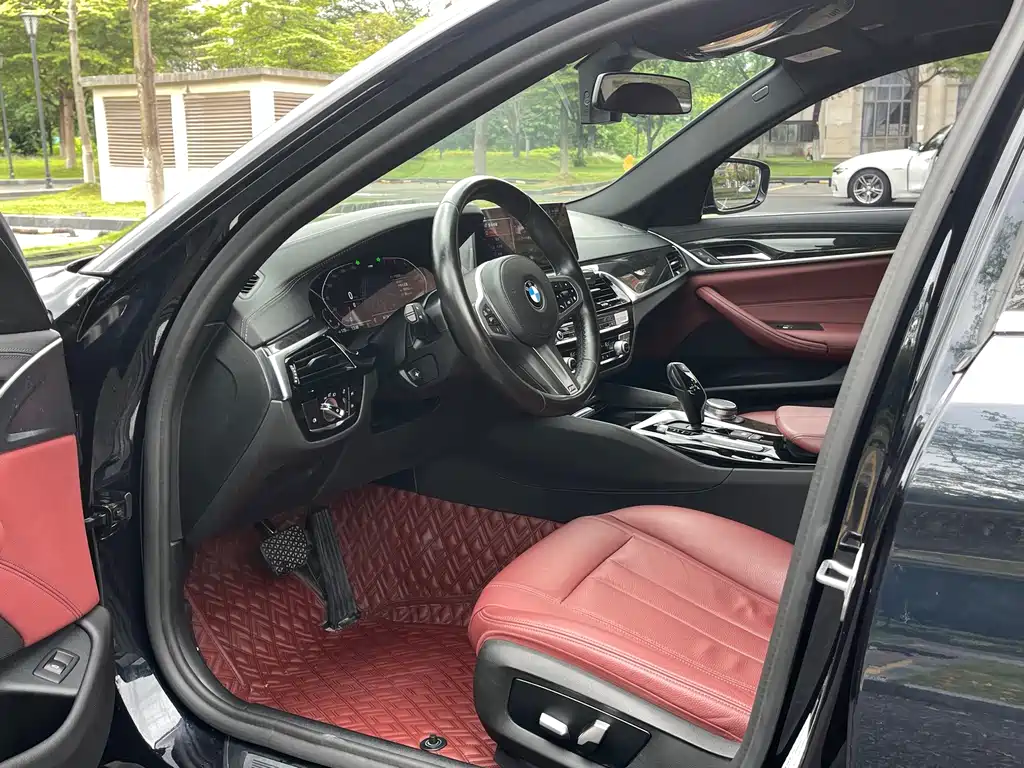 BMW 5 Series — миниатюра 10