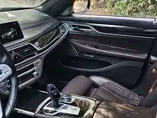 BMW 7 Series — миниатюра 11