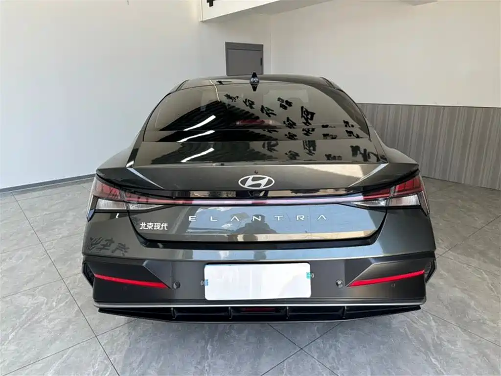 Hyundai Elantra 2023 1.5L CVT TOP Flagship