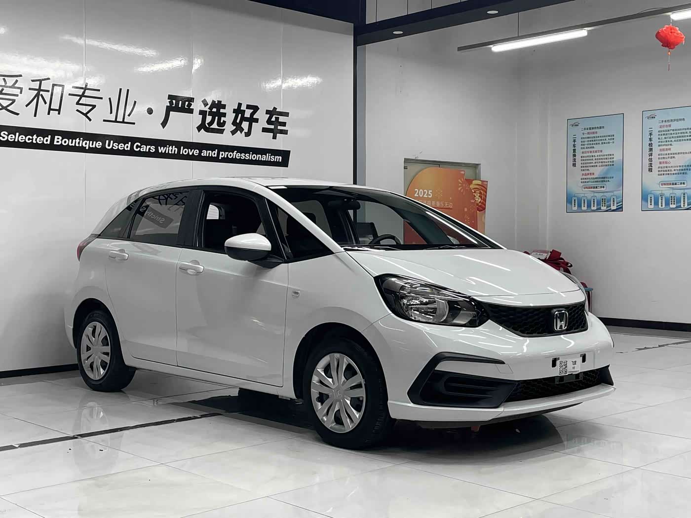 Honda Fit 1.5 л 2023 г. Белый, пробег 22000 км