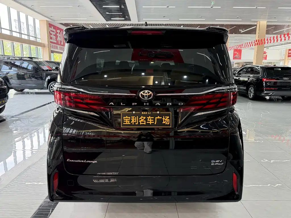 Toyota Alphard — миниатюра 6