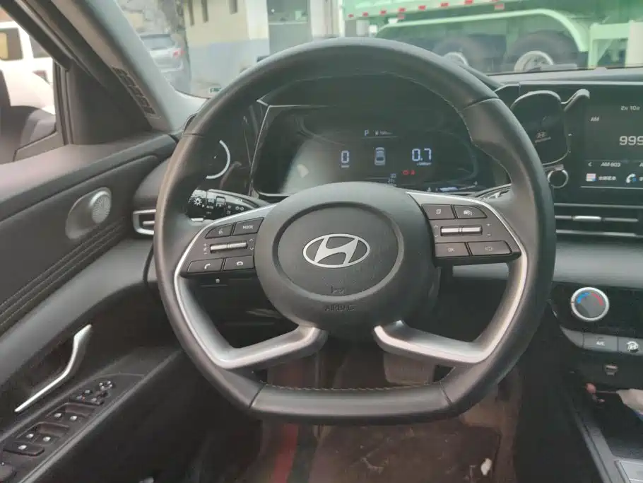 Hyundai Elantra — миниатюра 15
