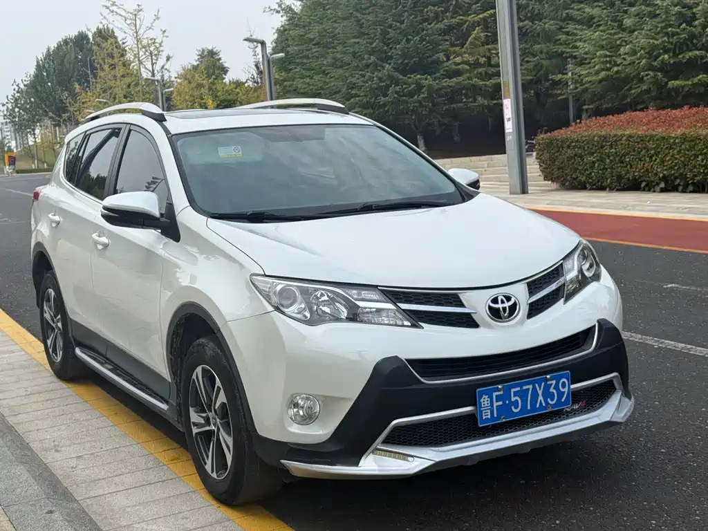 Toyota RAV4 — миниатюра 4