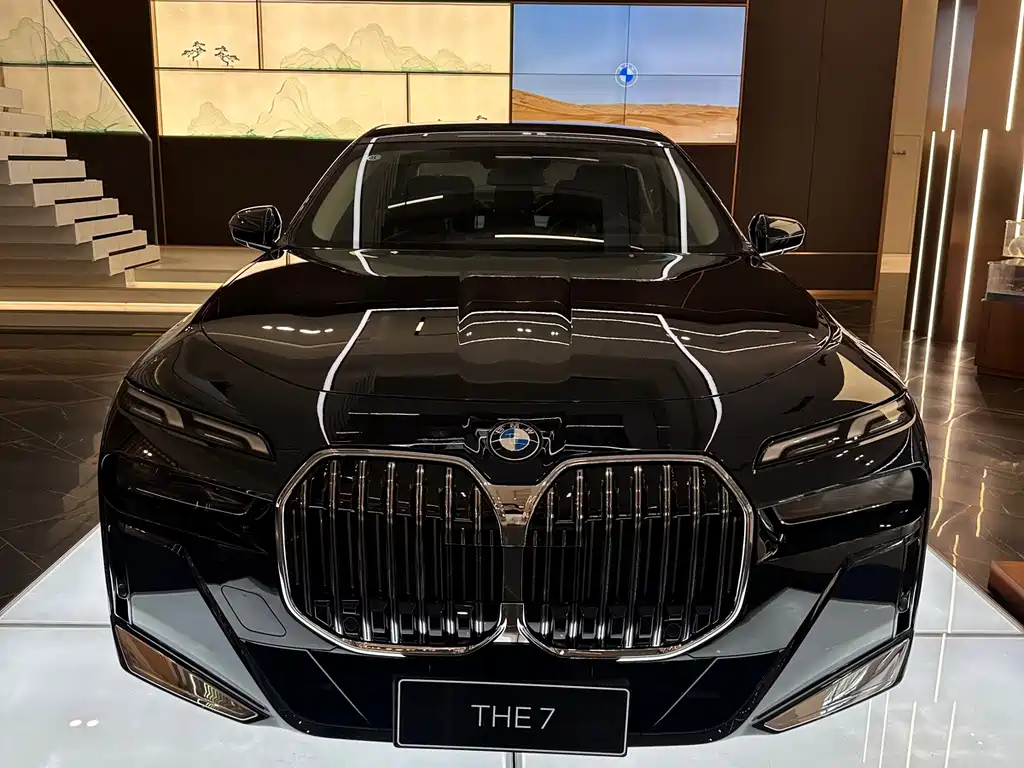 BMW 7 Series — миниатюра 2