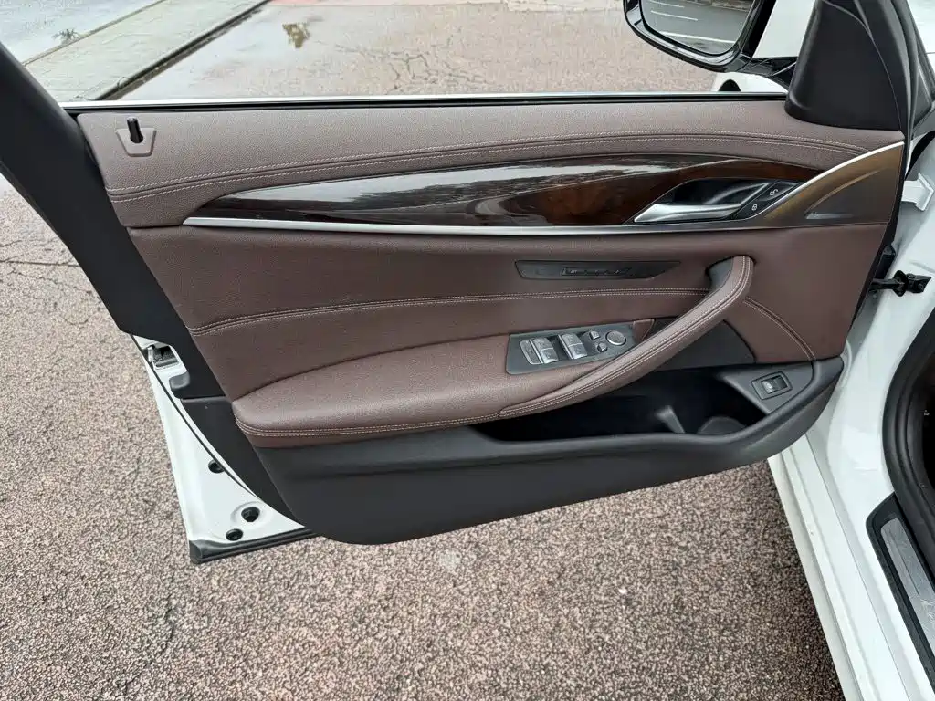 BMW 5 Series — миниатюра 6