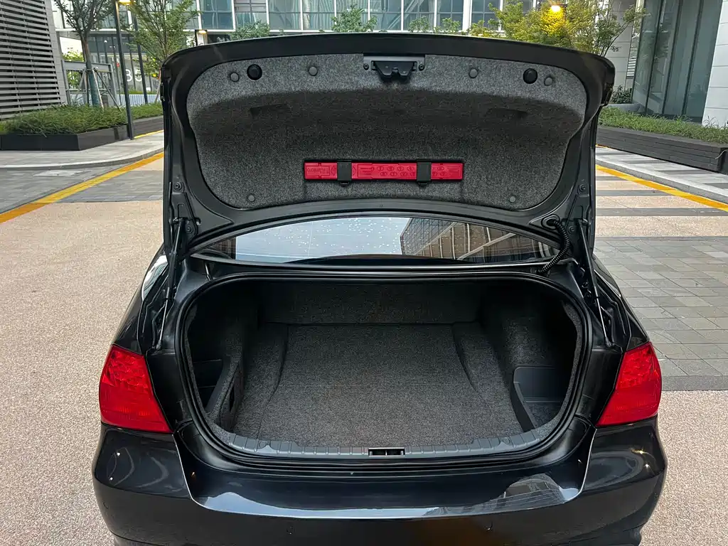 BMW 3 Series — миниатюра 30