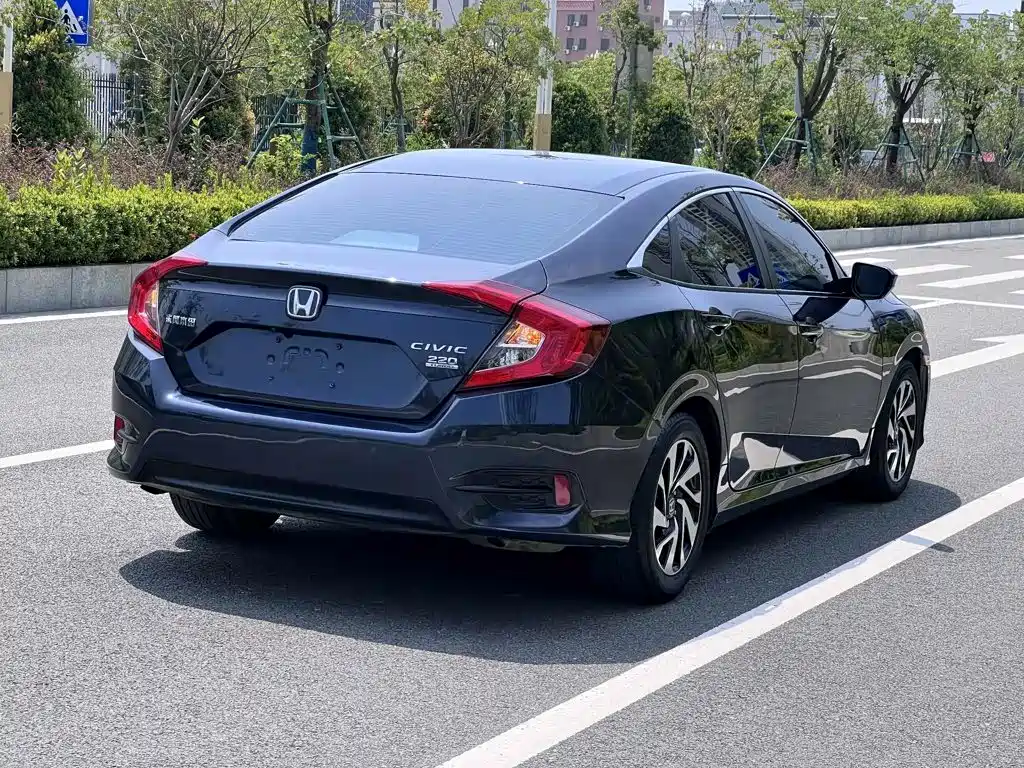 Honda Civic — миниатюра 7