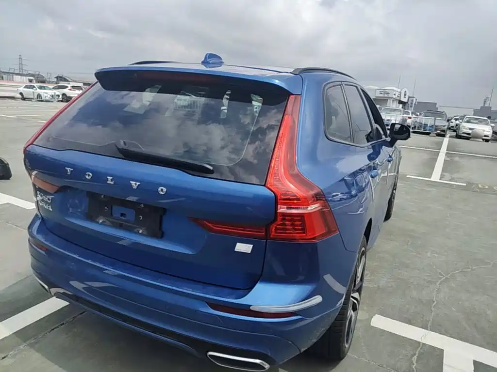 Volvo XC60 PHEV — миниатюра 7