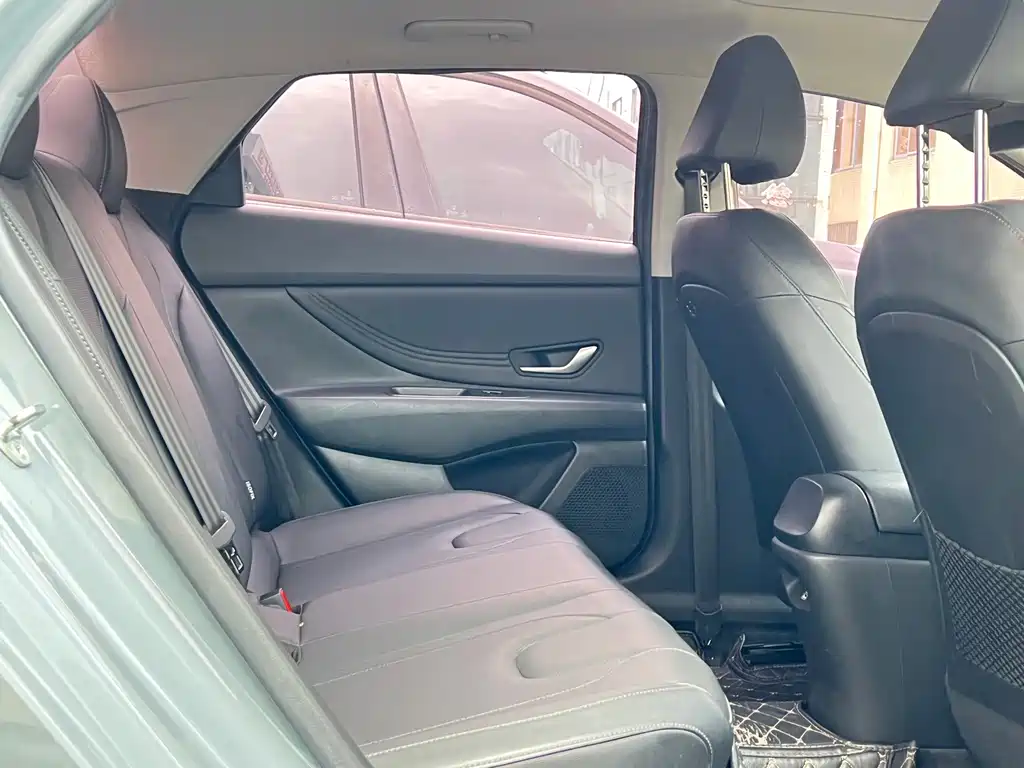 Hyundai Elantra — миниатюра 6
