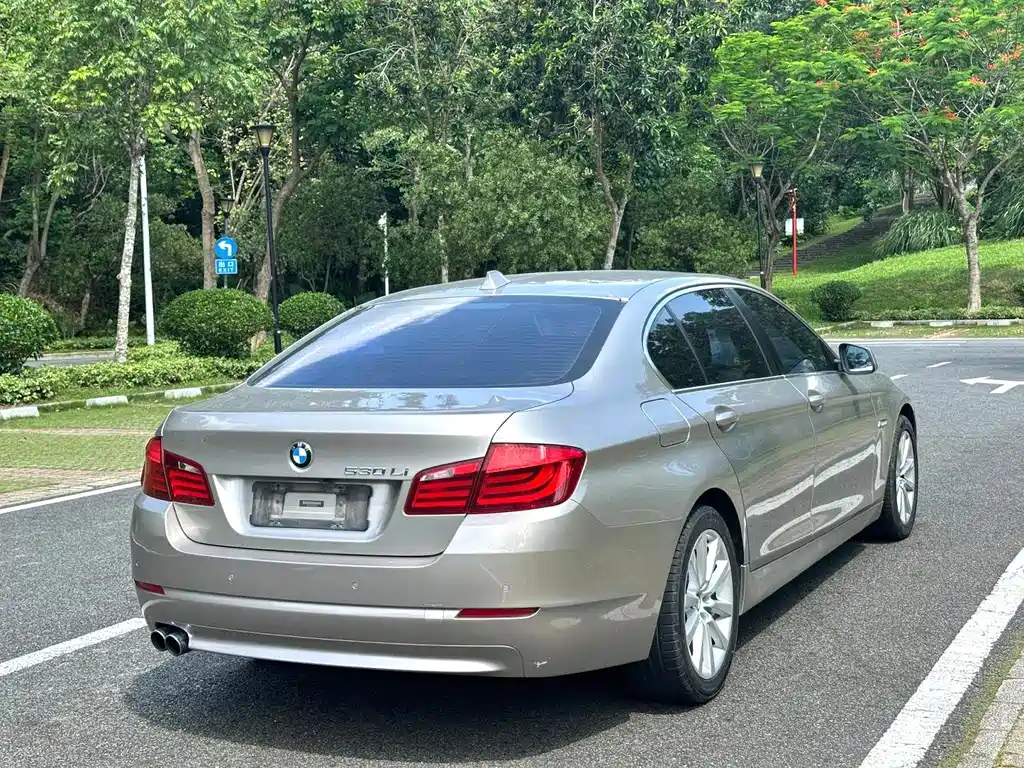 BMW 5 Series — миниатюра 6