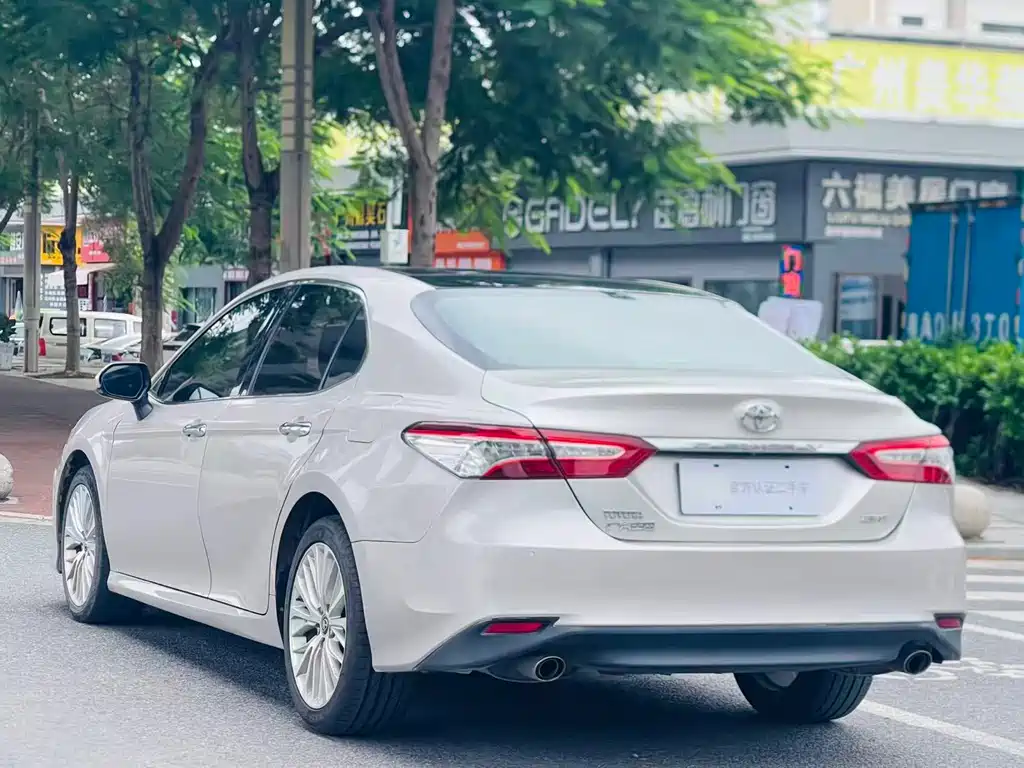 Toyota Camry — миниатюра 6