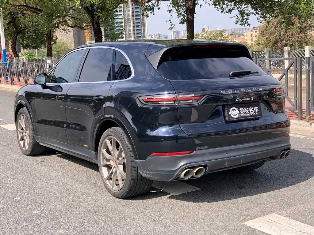 PORSCHE CAYENNE
