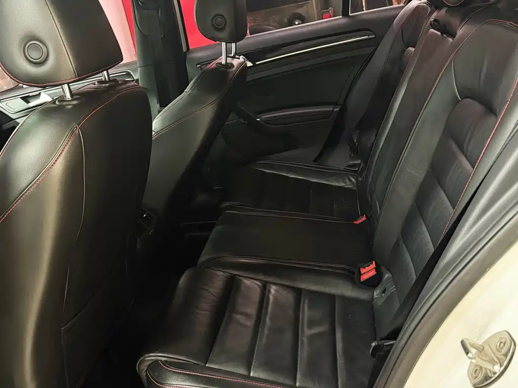 Volkswagen Golf GTI — миниатюра 10