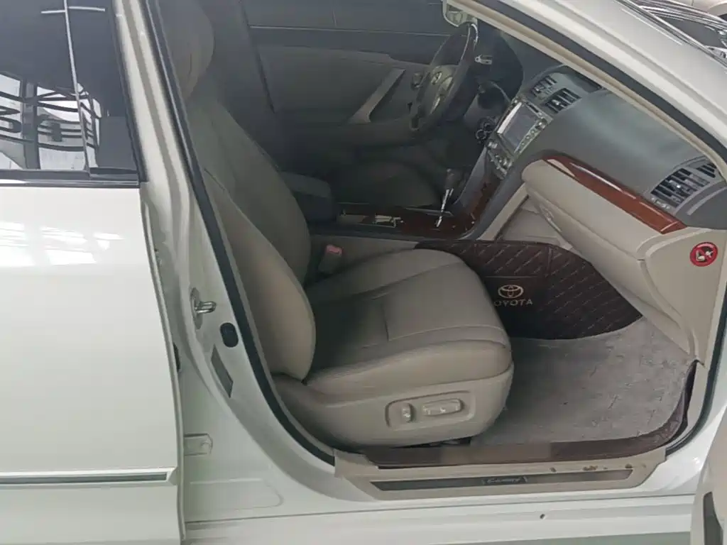 Toyota Camry — миниатюра 25