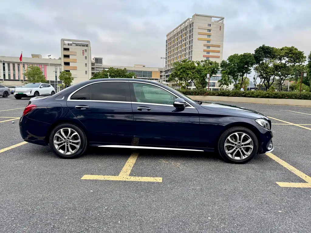 Mercedes-Benz C-Class — миниатюра 4