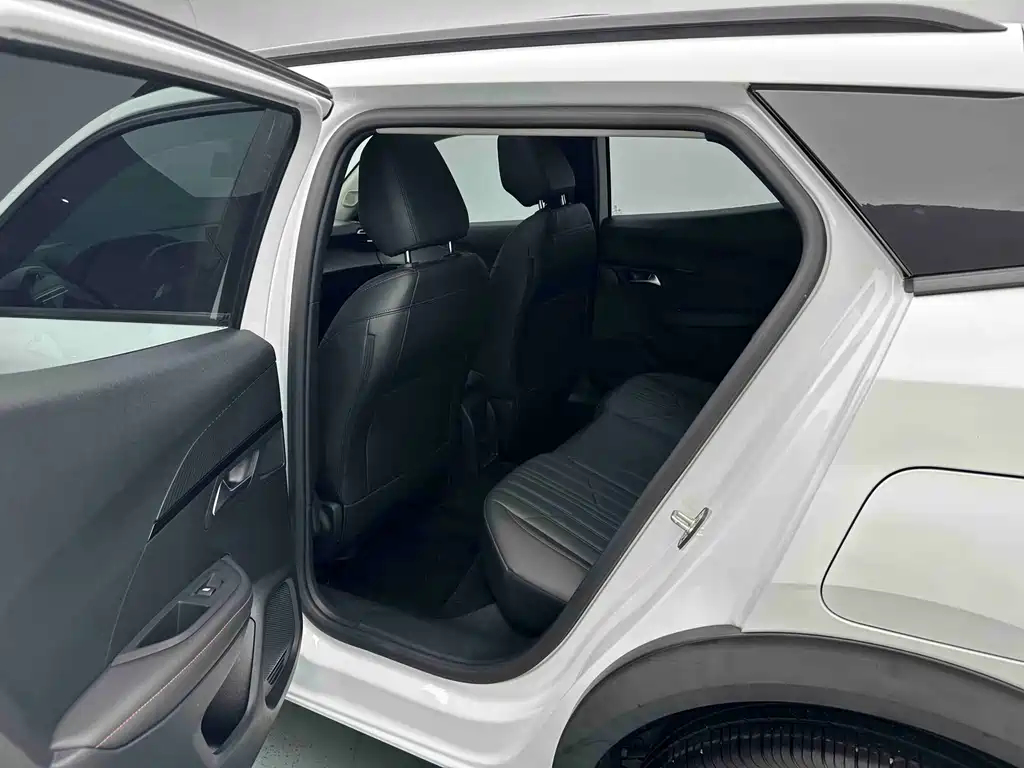 Peugeot 2008 — миниатюра 11