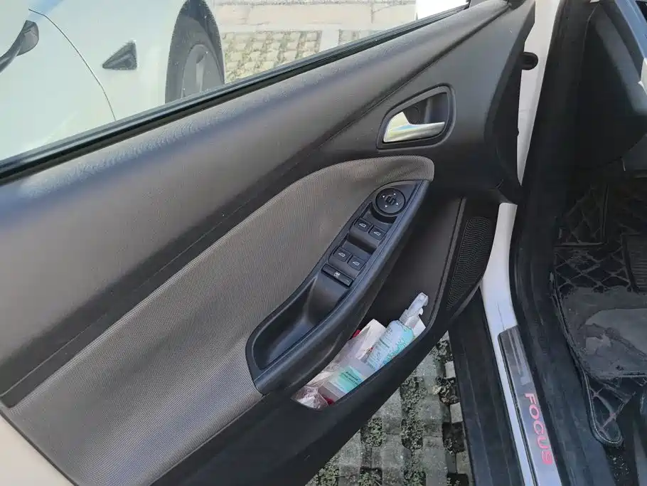 Ford Focus — миниатюра 7