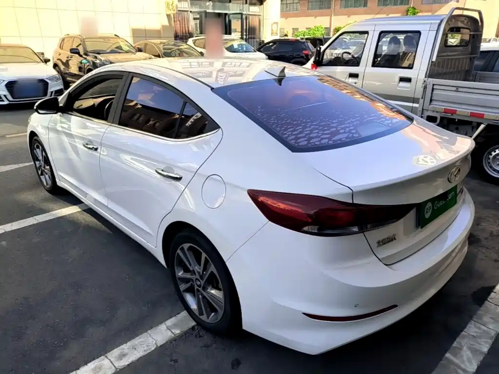 Hyundai Elantra — миниатюра 5