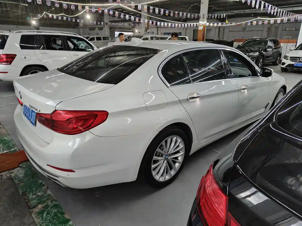 BMW 5 Series — миниатюра 6