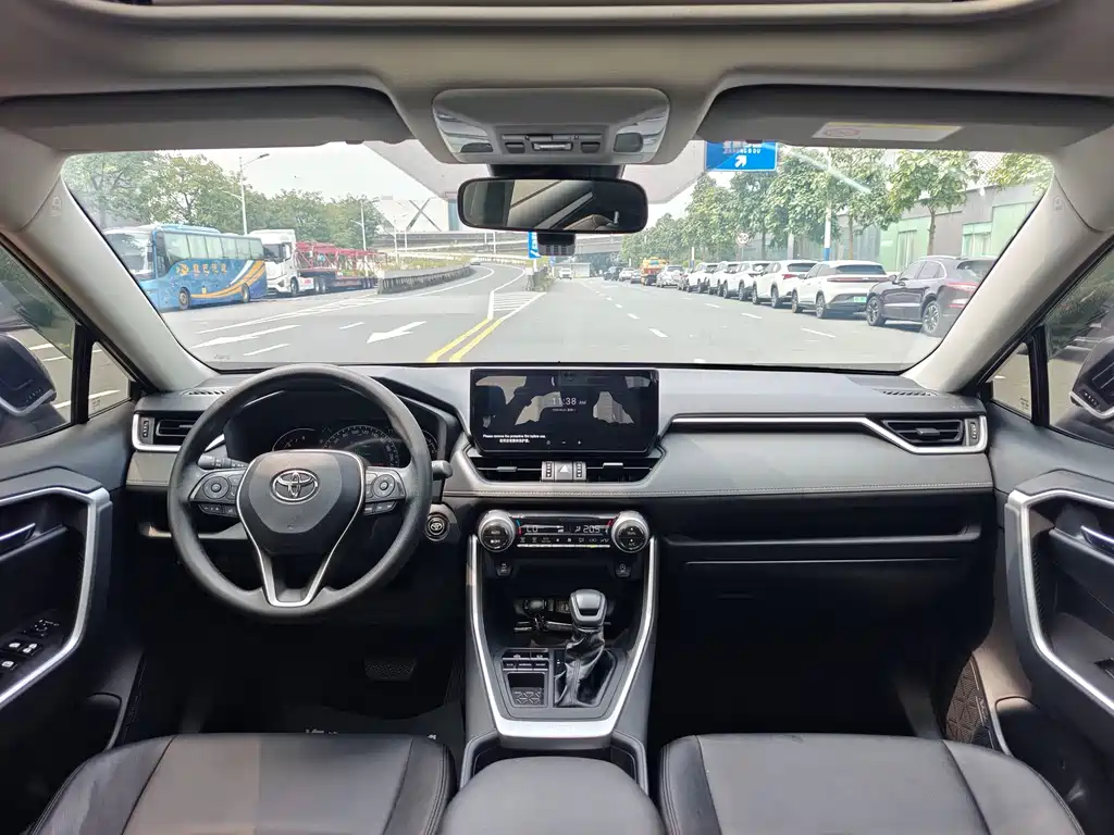 Toyota RAV4 — миниатюра 11