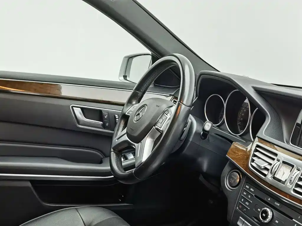 Mercedes-Benz E-Class — миниатюра 22