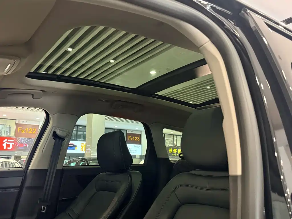 Lincoln Corsair — миниатюра 10