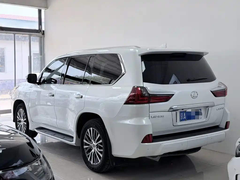 Lexus LX — миниатюра 9