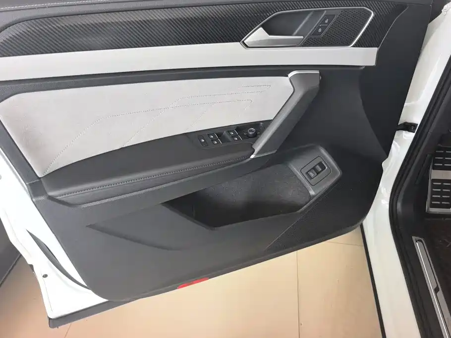 Volkswagen TayronX X 2023 330TSI Luxury