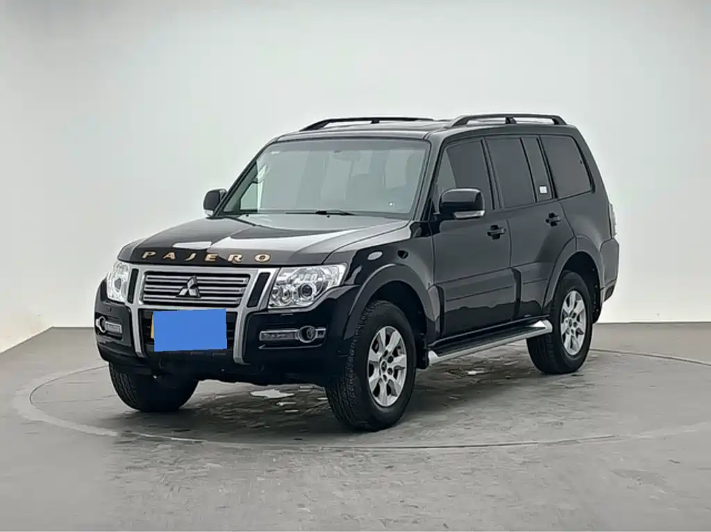 Mitsubishi Pajero (Import)