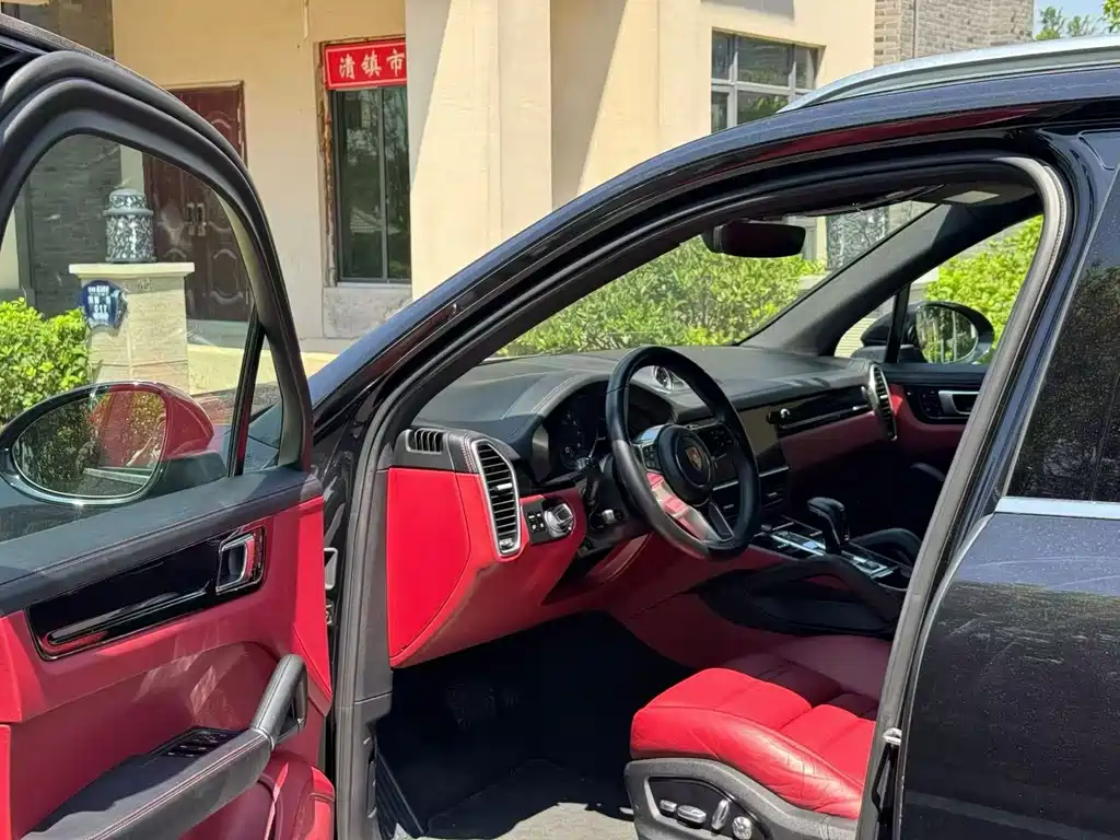 Porsche Cayenne — миниатюра 5