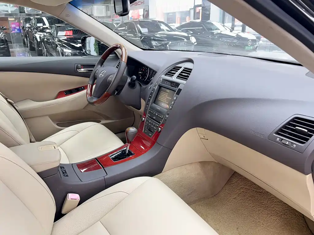 Lexus ES — миниатюра 23