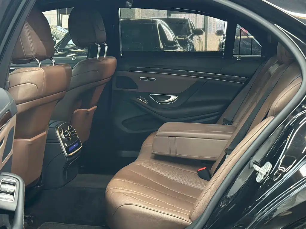 Mercedes-Benz S-Class — миниатюра 7