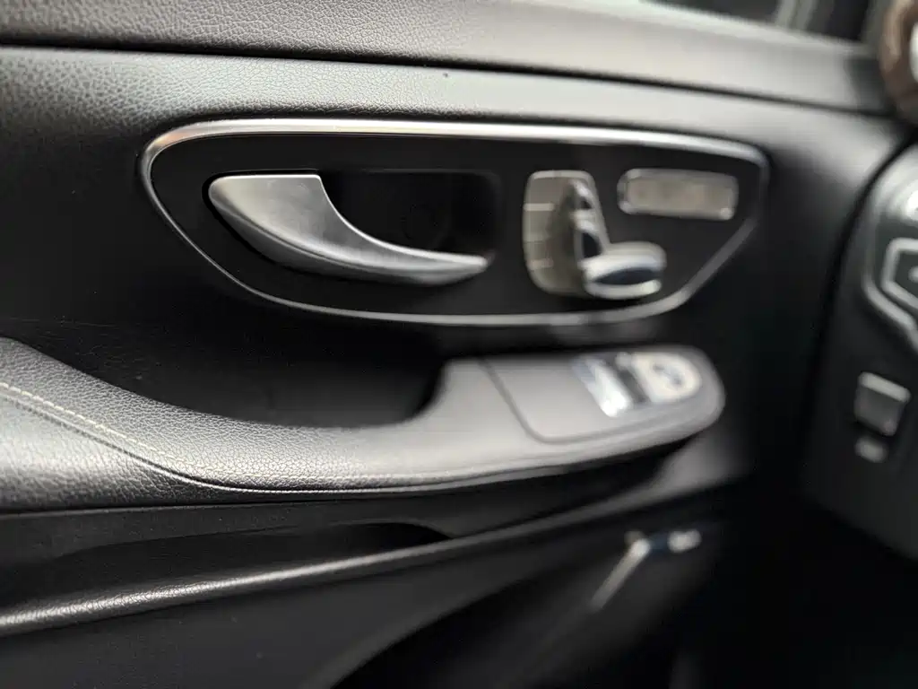 MERCEDES-BENZ V CLASS