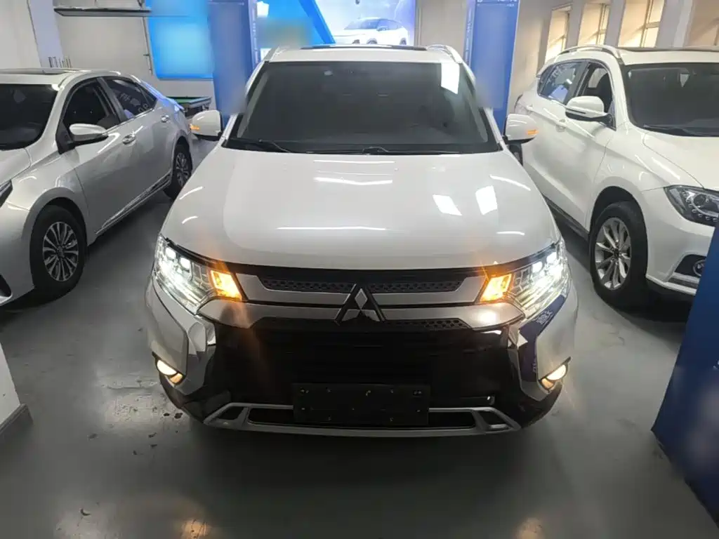 Mitsubishi Outlander — миниатюра 3