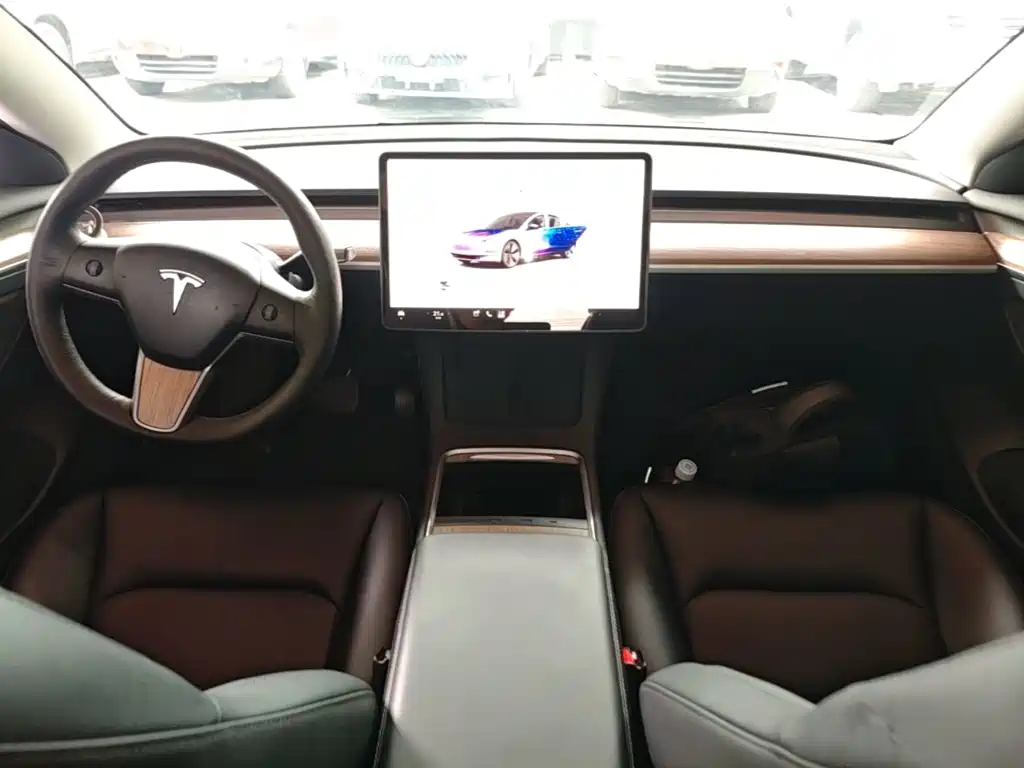 Tesla Model 3 — миниатюра 10