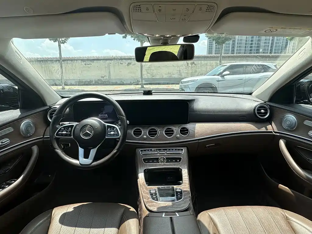 Mercedes-Benz E-Class — миниатюра 5