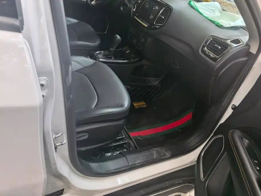 Jeep Compass — миниатюра 8