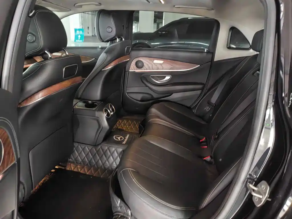 Mercedes-Benz E-Class — миниатюра 9