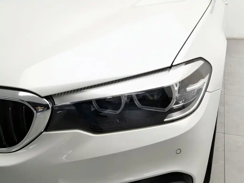 BMW 5 Series — миниатюра 7