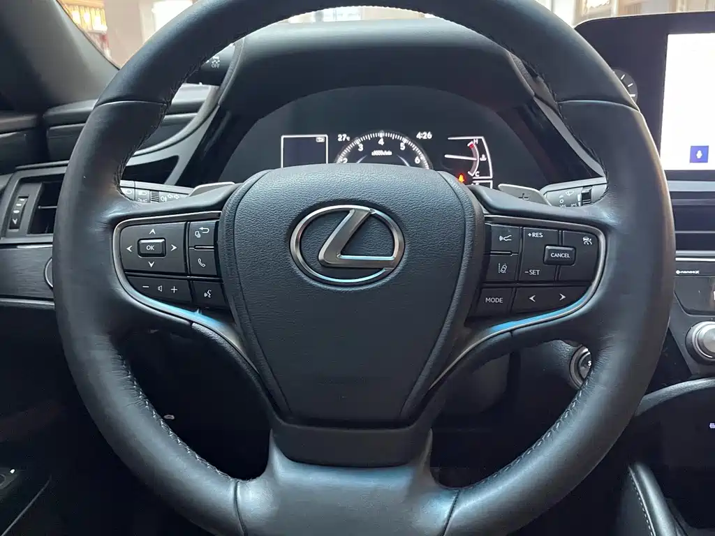 Lexus ES — миниатюра 8