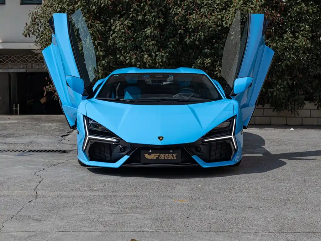 LAMBORGHINI REVUELTO