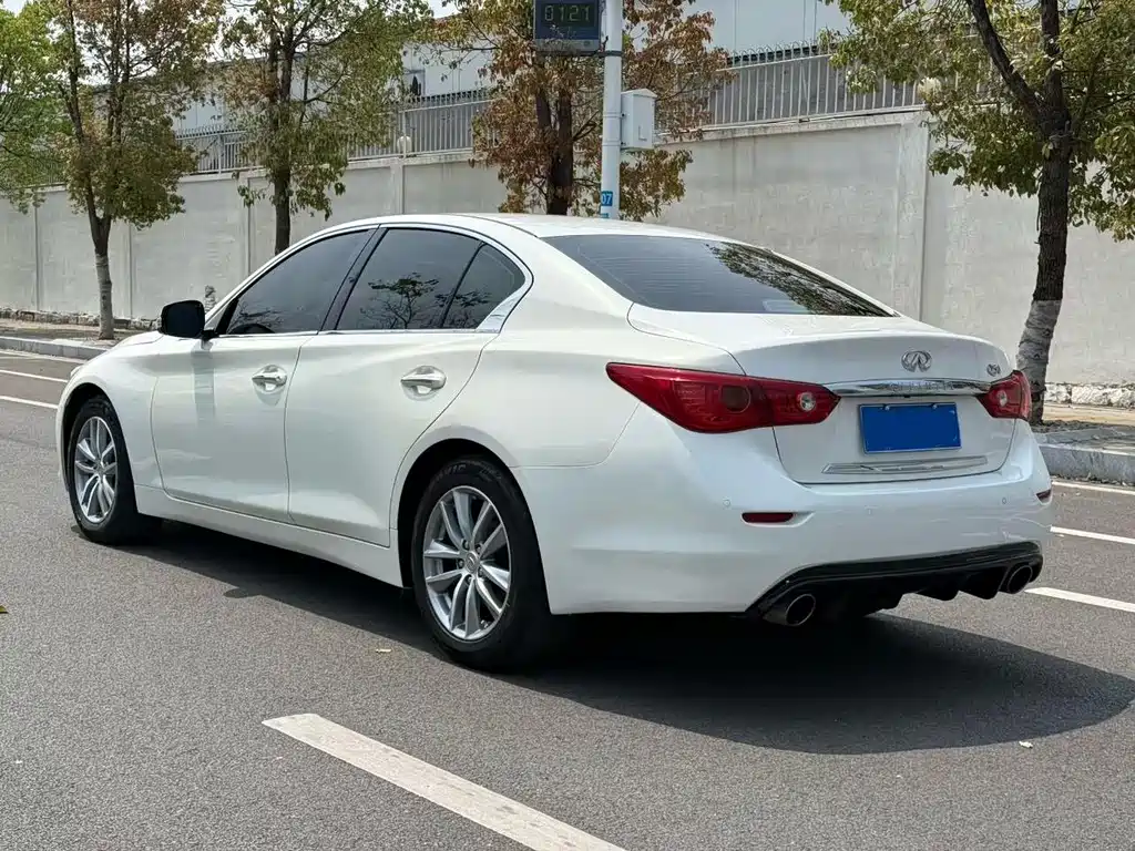 Infiniti Q50 2.0T Luxury Edition, фото 5