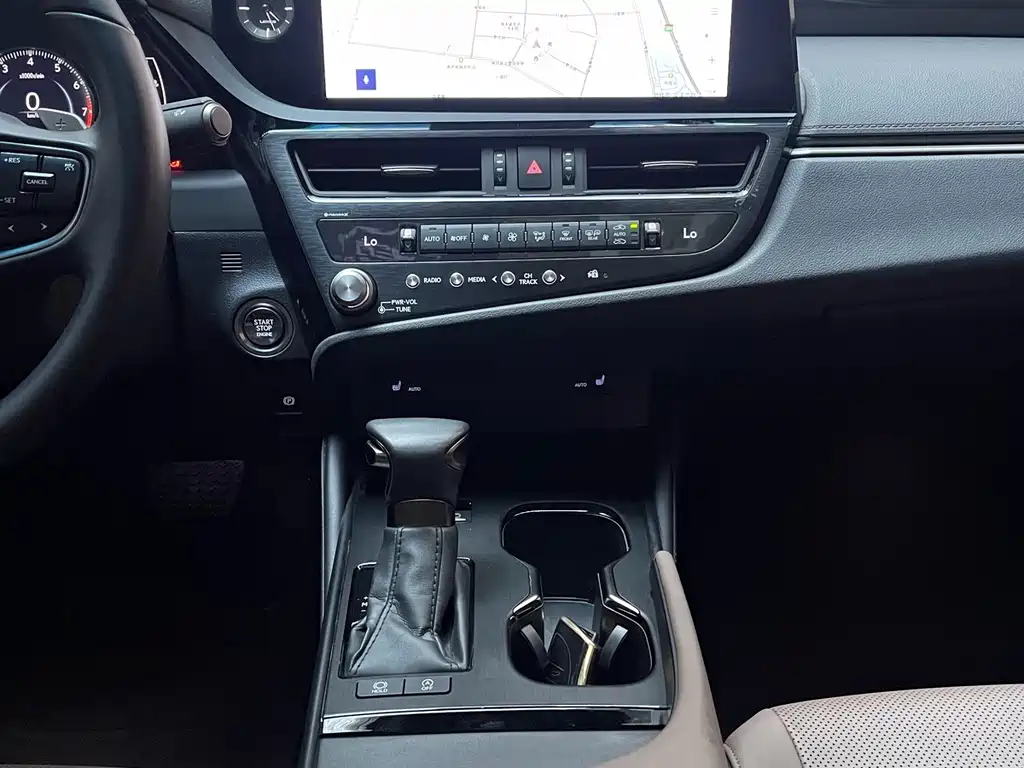 Lexus ES — миниатюра 7