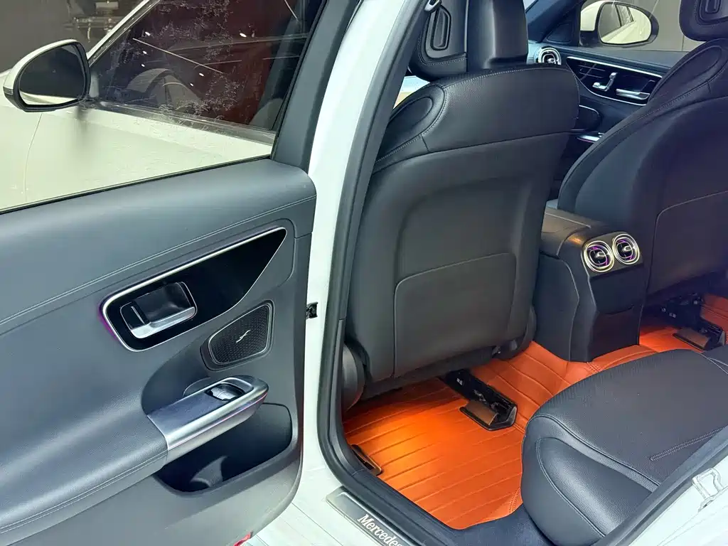Mercedes-Benz C-Class — миниатюра 8