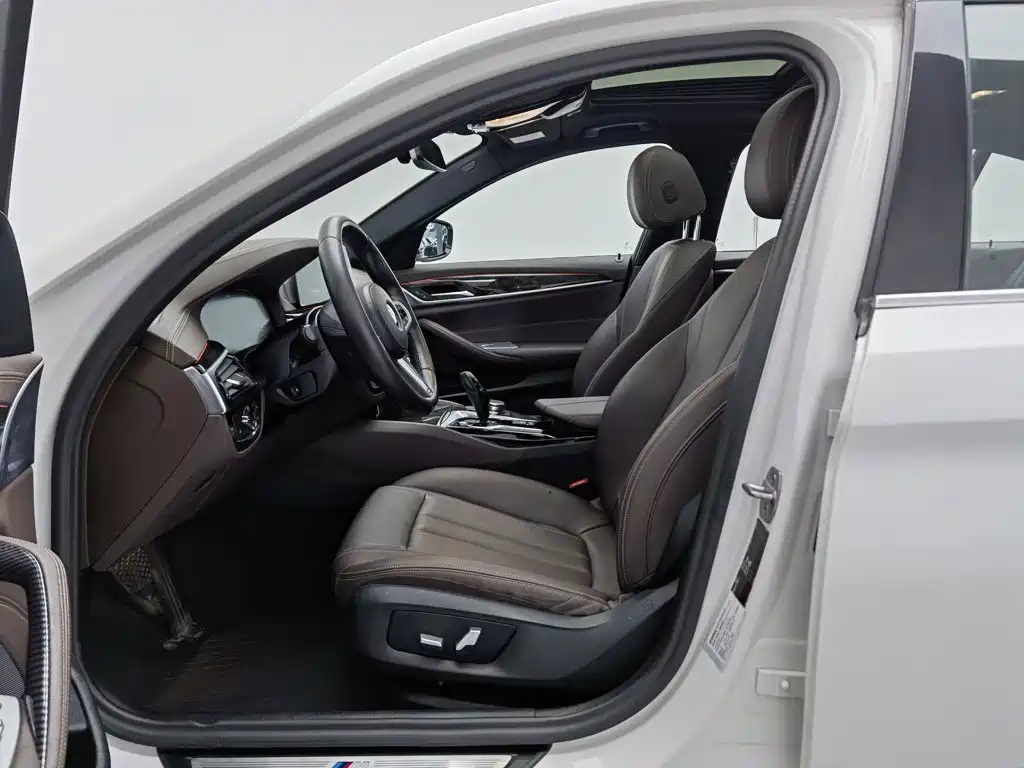 BMW 5 Series — миниатюра 10