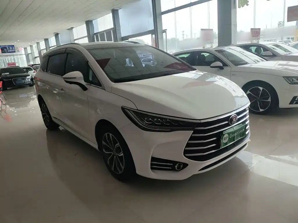 BYD MAX — миниатюра 4