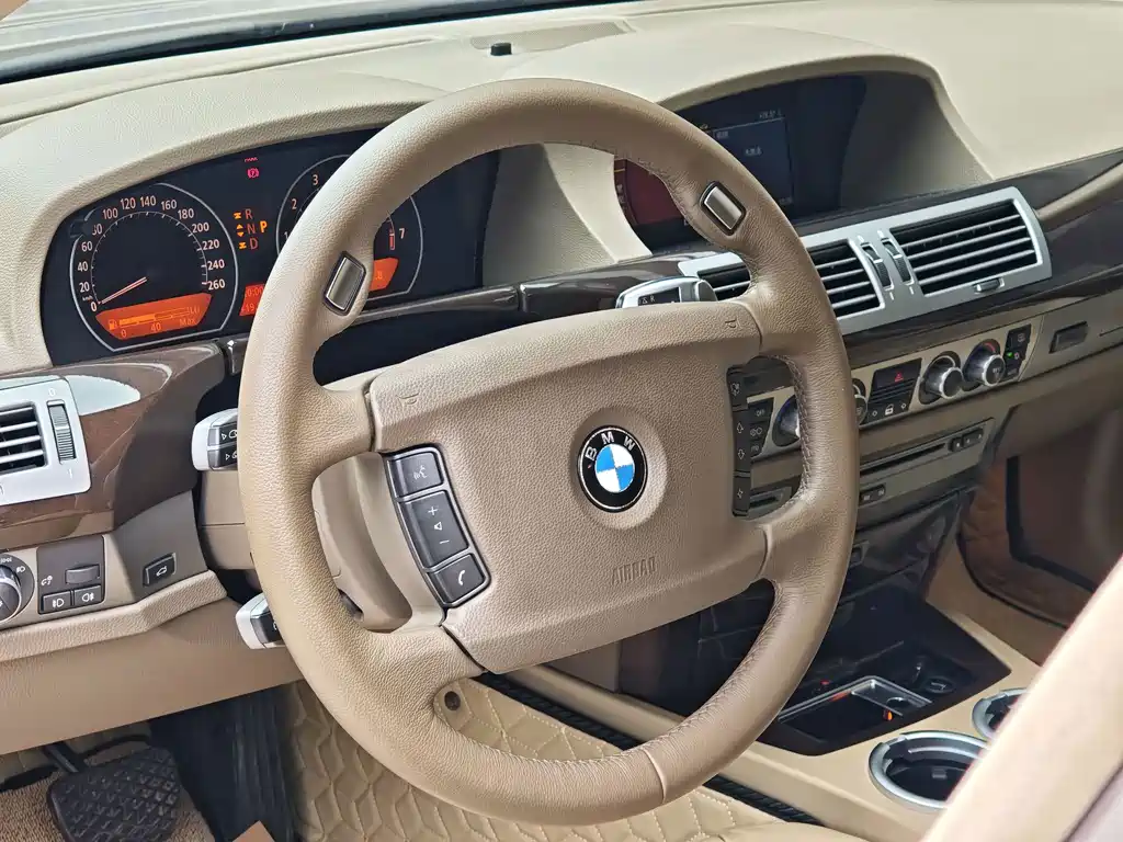 BMW 7 Series — миниатюра 23