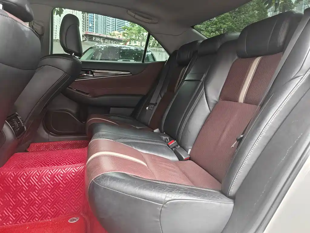 Toyota Crown — миниатюра 6